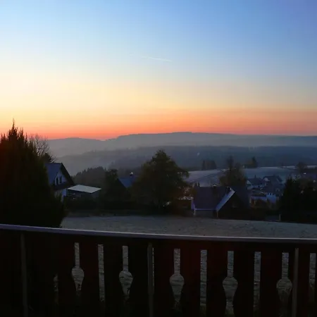 Little In Winterberg-neuastenberg Appartement *